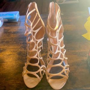 Beautiful patten leather SCHUTZ 4 1/2 inch heels